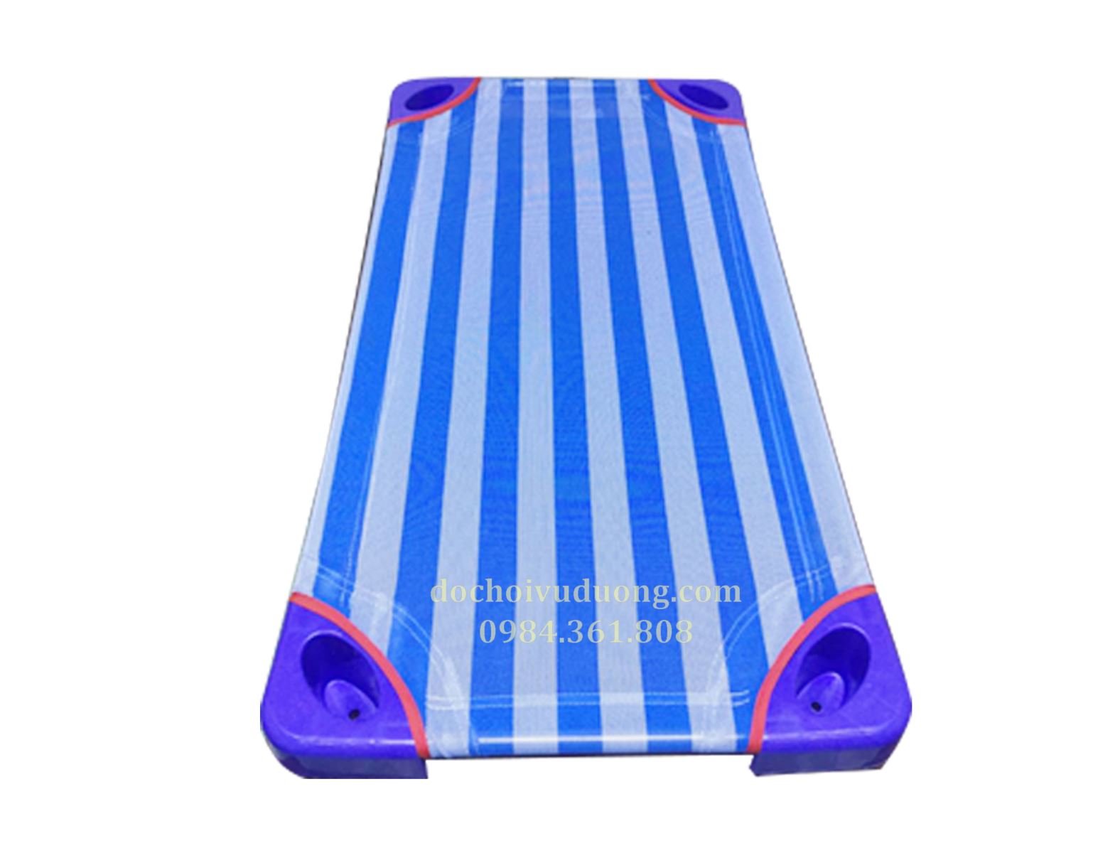 Giường lưới chân vuông
